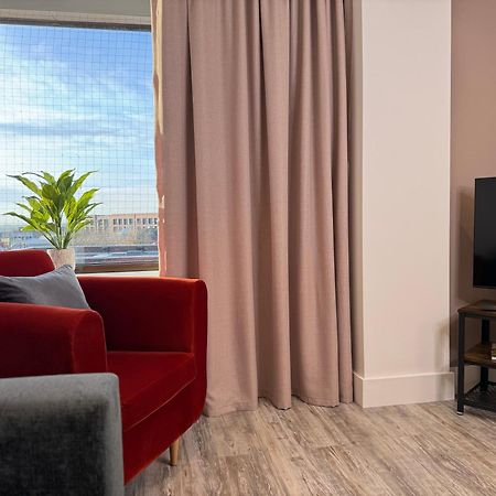 Elegant One Bedroom Apartment Swindon Exterior foto
