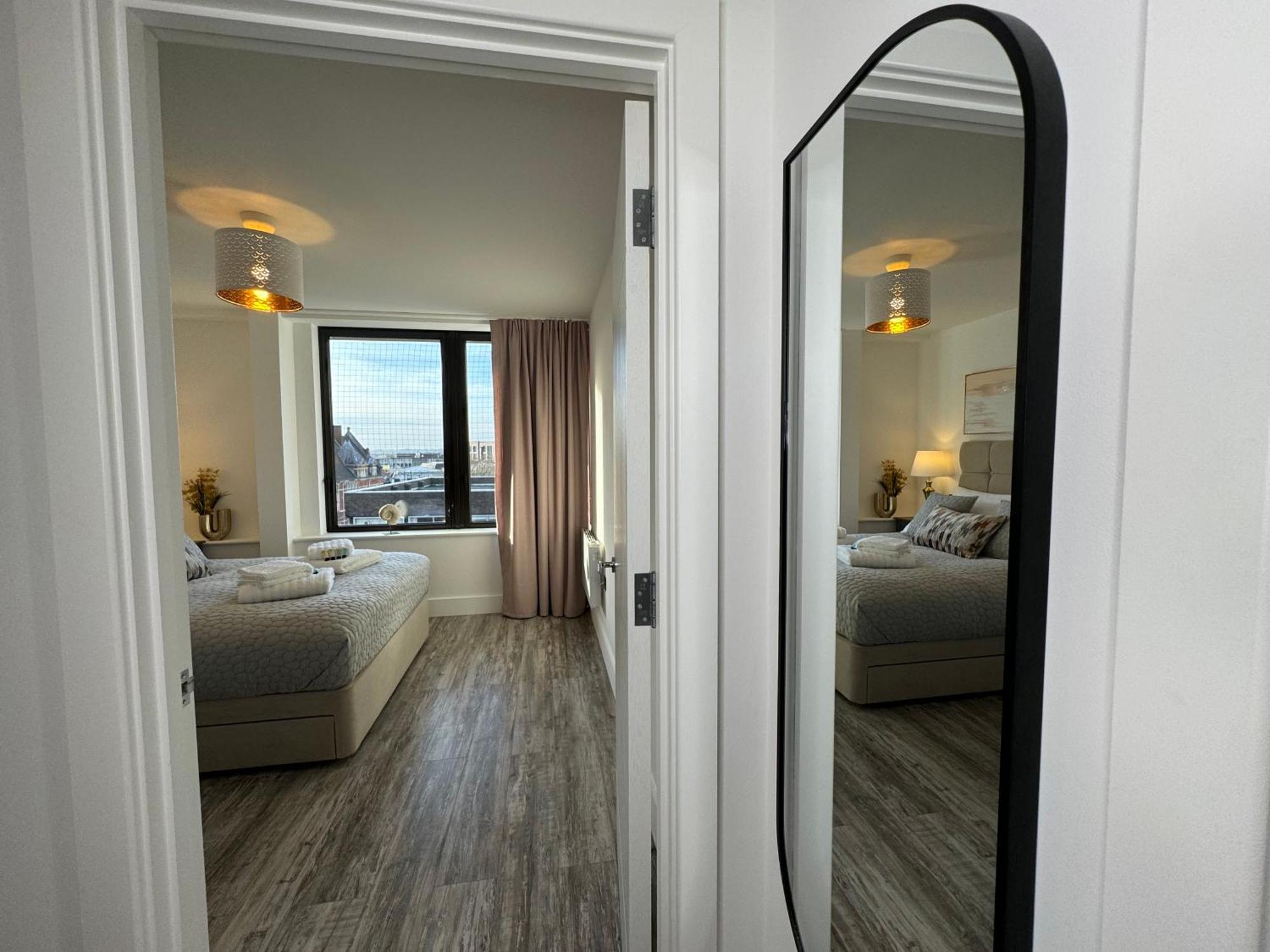 Elegant One Bedroom Apartment Swindon Exterior foto