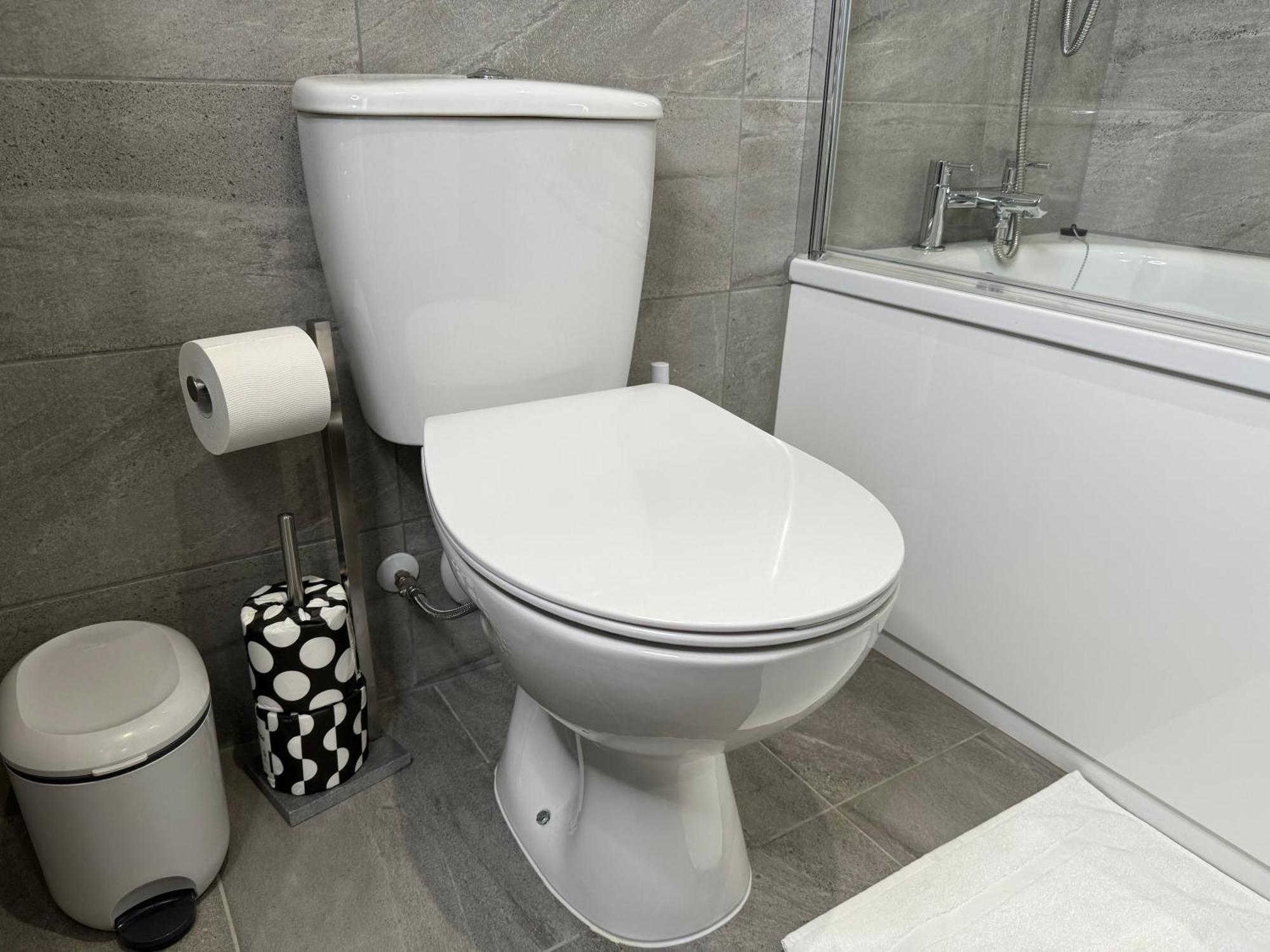 Elegant One Bedroom Apartment Swindon Exterior foto